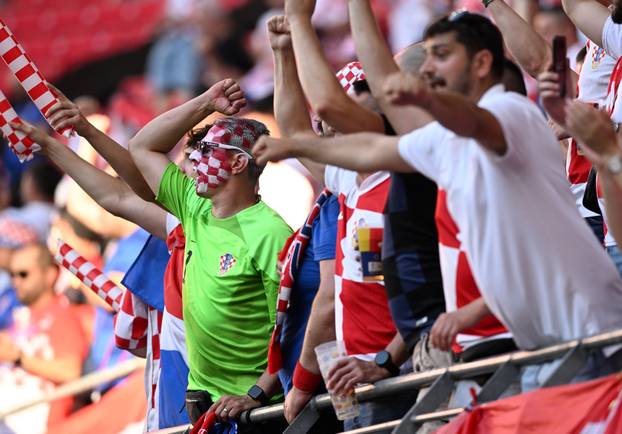 Leipzig: Navija?i uo?i po?etka susreta Hrvatske i Italije u 3. kolu skupine B na Europskom prvenstvu