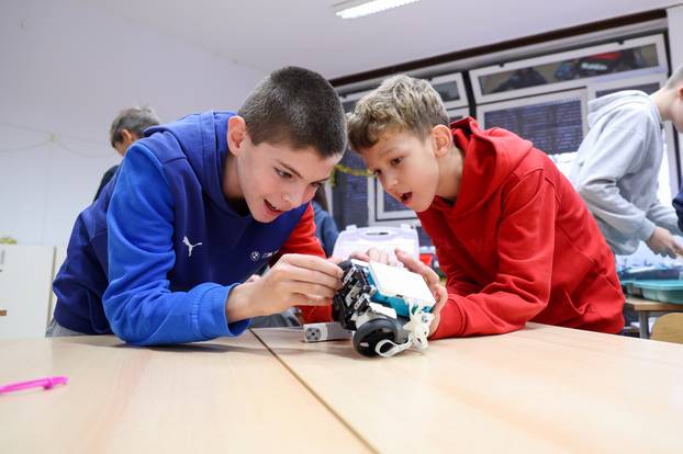 Zagreb: Lego radionica u osnovnoj &scaron;koli Silvija Strahimira Kranj&ccaron;evi&cacute;a