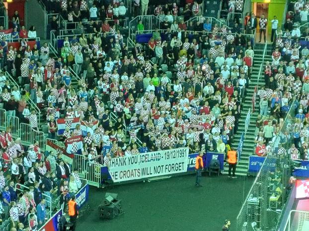 FOTO Arena krcata za Island! Pogledajte emotivnu poruku navijača: Nismo zaboravili '91.