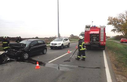 Žena i beba ozlijeđeni: Sudarili su se dva automobila i kamion