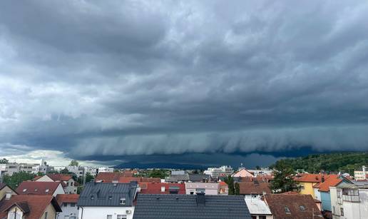 FOTO/VIDEO Olujno nevrijeme poharalo je Zagreb! 'Kaos! Pada tu&ccaron;a, grmi, vjetar ru&scaron;i sve...'