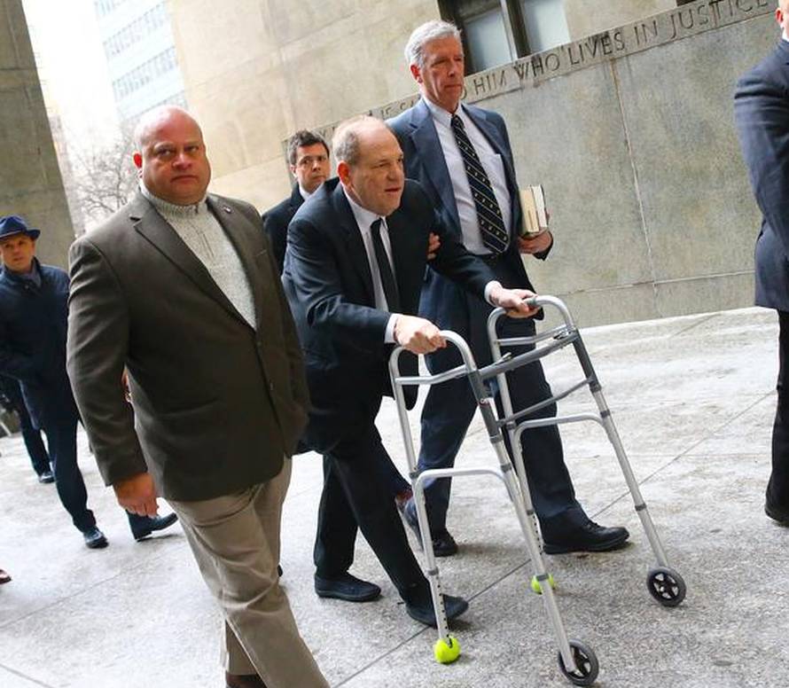 Harveya Weinsteina odvezli su u bolnicu: 'Treba mu pomoć!'