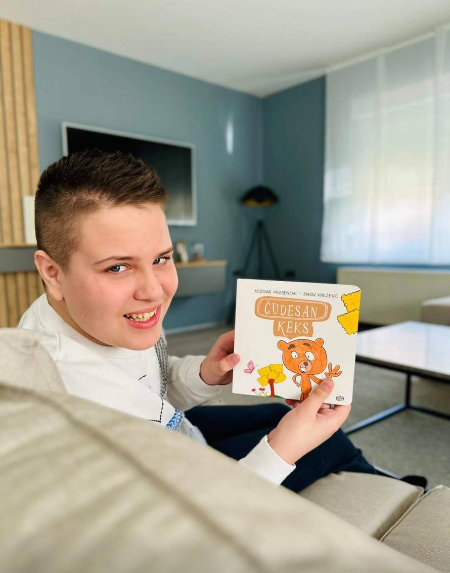 Jakov (12) će vam sve reći, ali kroz crteže: 'Ako nema olovku, crtat će na zamagljenom staklu'