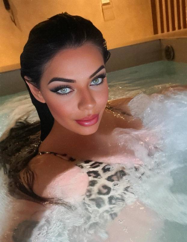 FOTO Gospođa Messi morala je reagirati zbog ovih fotki Miss Bum Bum: 'Valjda je ljubomora'