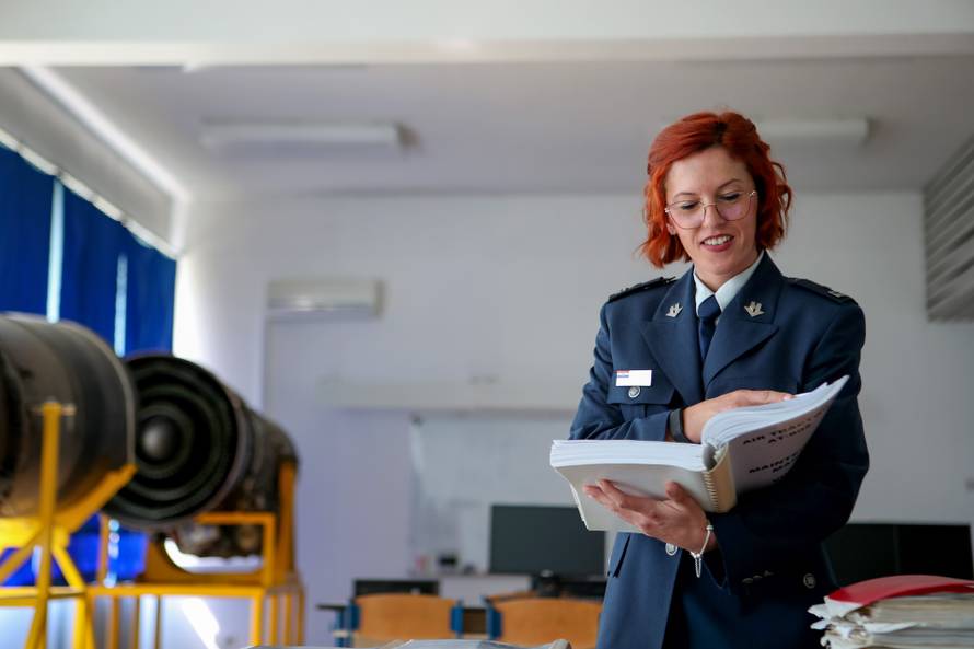 Bojnica Melita: Naše pilote učim zanatu i ganjam titulu misice