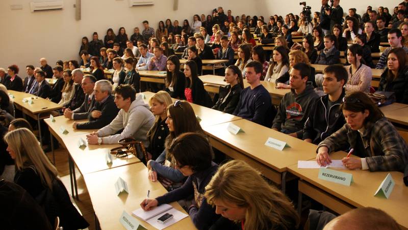 Šokantne razlike v študentskih štipendijah med hrvaškimi občinami: Od 20 do 1380 evrov