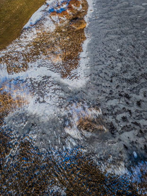 Pogled iz zraka na Park prirode Blidinje i zaleđeno jezero