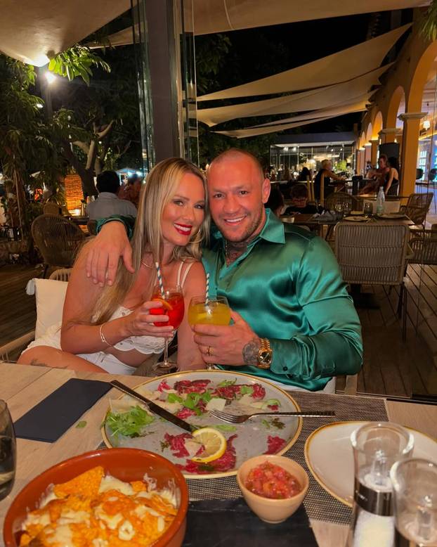 FOTO Dok je bio nitko, ona ga je uzdržavala. Sad silovatelj Conor McGregor vara ženu gdje stigne