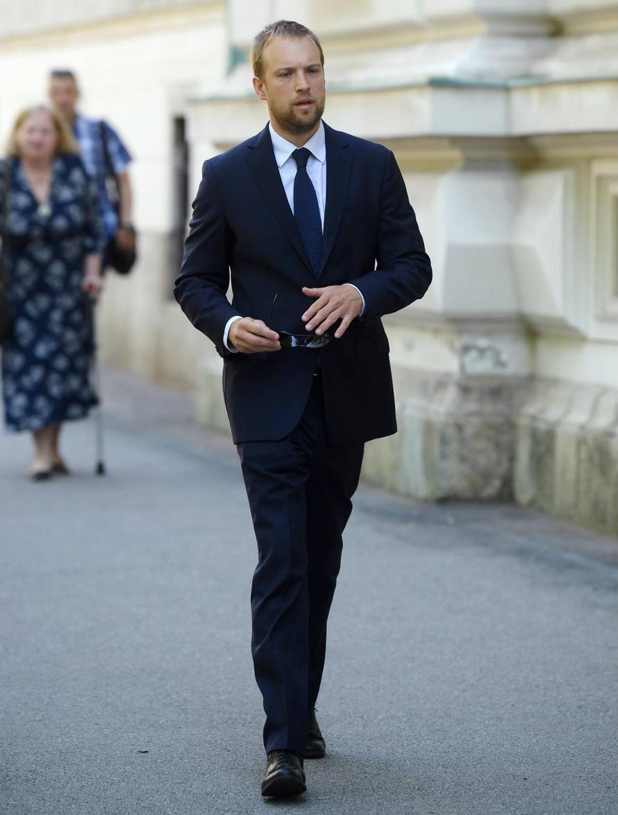 Zagreb: U aferi Dnevnice poÃ¨elo roÃ¨iÅ¡te, Tomislav Saucha stigao na sud