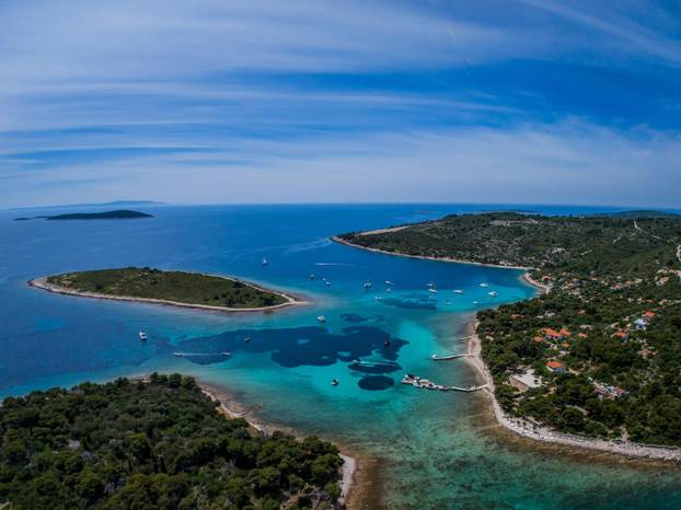 Fotografije iz zraka uvale Krknjaši na Drveniku Velom