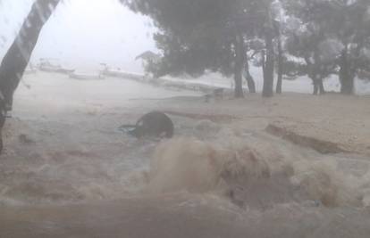 Olujno nevrijeme na Jadranu, u podne nastradala i Makarska