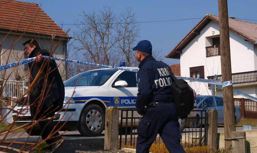 Policajci su istraživali zločin, mladići su ih gađali kamenjem