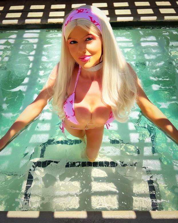 FOTO Britanska Barbie: Uložila sam više od 9000 € u izgled i operacije da izgledam mlađe!