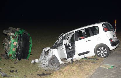 Tinejdžer i mladić poginuli su u prometnoj: Auto je smrskan...