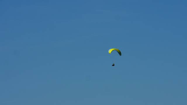 Labinci: Paraglajderi uživali u letenju iznad doline Mirne