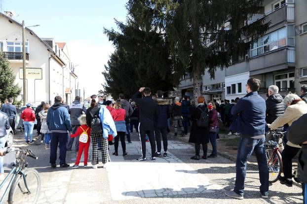 Građani Petrinje prosvjeduju zbog spore obnove grada nakon potresa