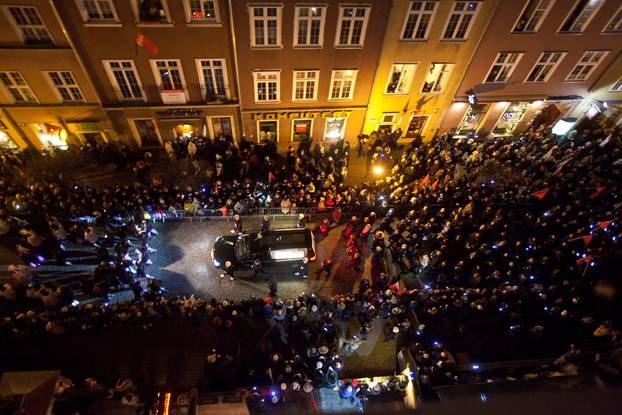 People take part in a procession following the coffin of Pawel Adamowicz, Gdansk mayor who died after being stabbed at charity event, in Gdansk