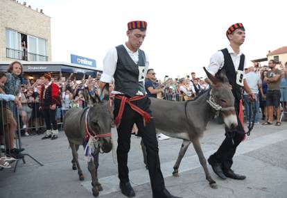 U Tribunju održana 55. tradicionalna utka magaraca