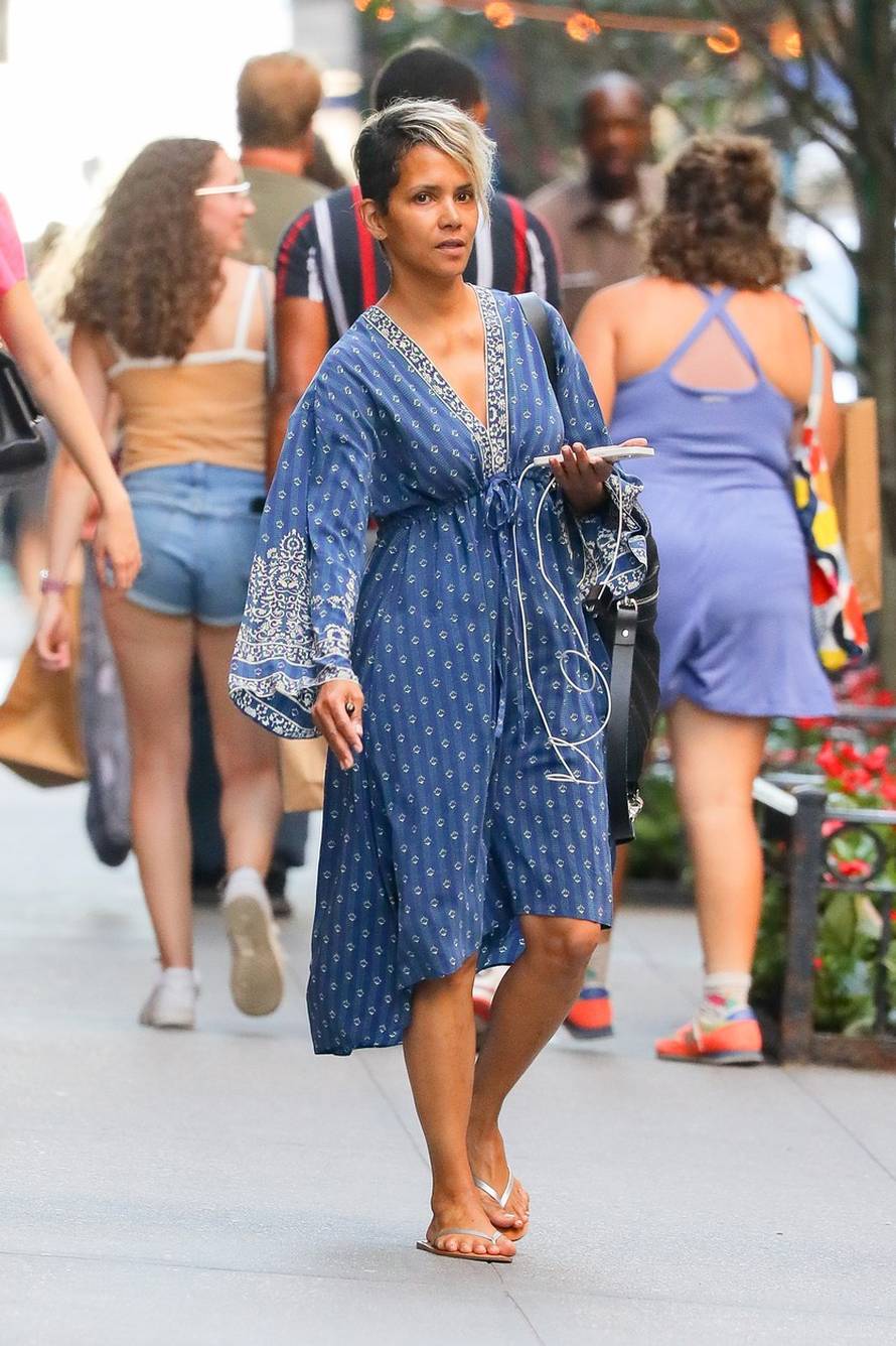 EXCLUSIVE: Halle Berry Makeup Free Is All Smiles While Heading To The Movie Set In New York City