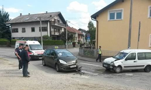 Zagreb: Kombi je skliznuo na mokroj cesti i udario Citroen