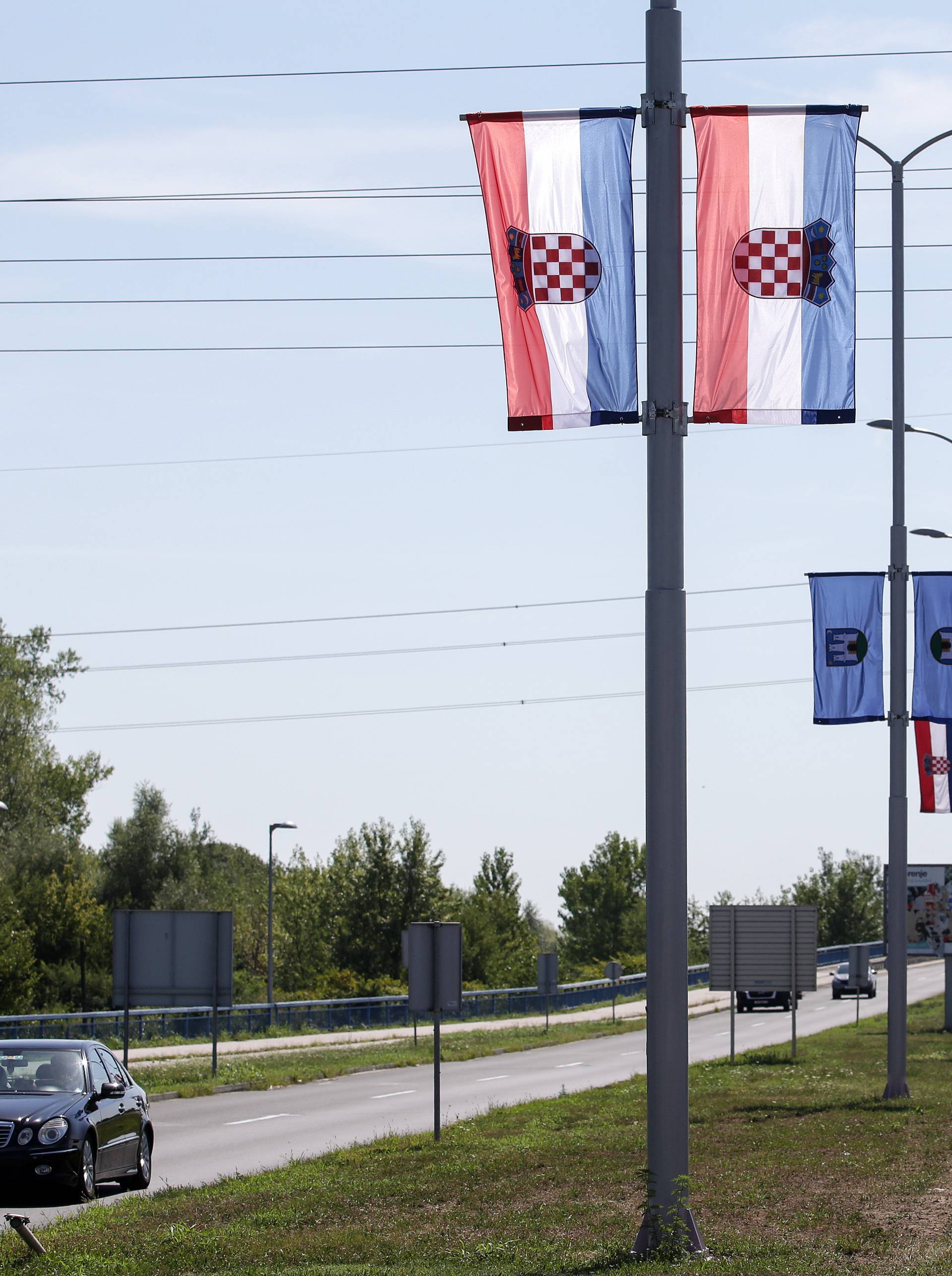 Mikijev skandal: Zastava bivše države pa na njoj hrvatski grb