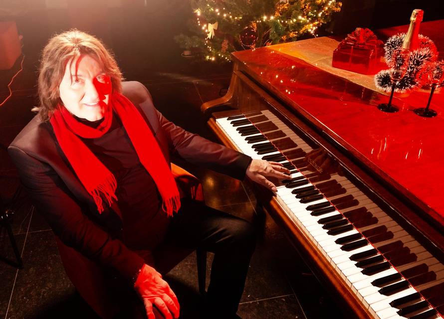 Škender opet ljubi: Tajanstvena žena osvojila ga na prvi pogled