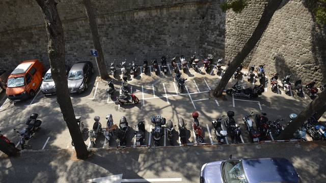 Parking u centru Dubrovnika mogao bi koštati čak 75 kuna