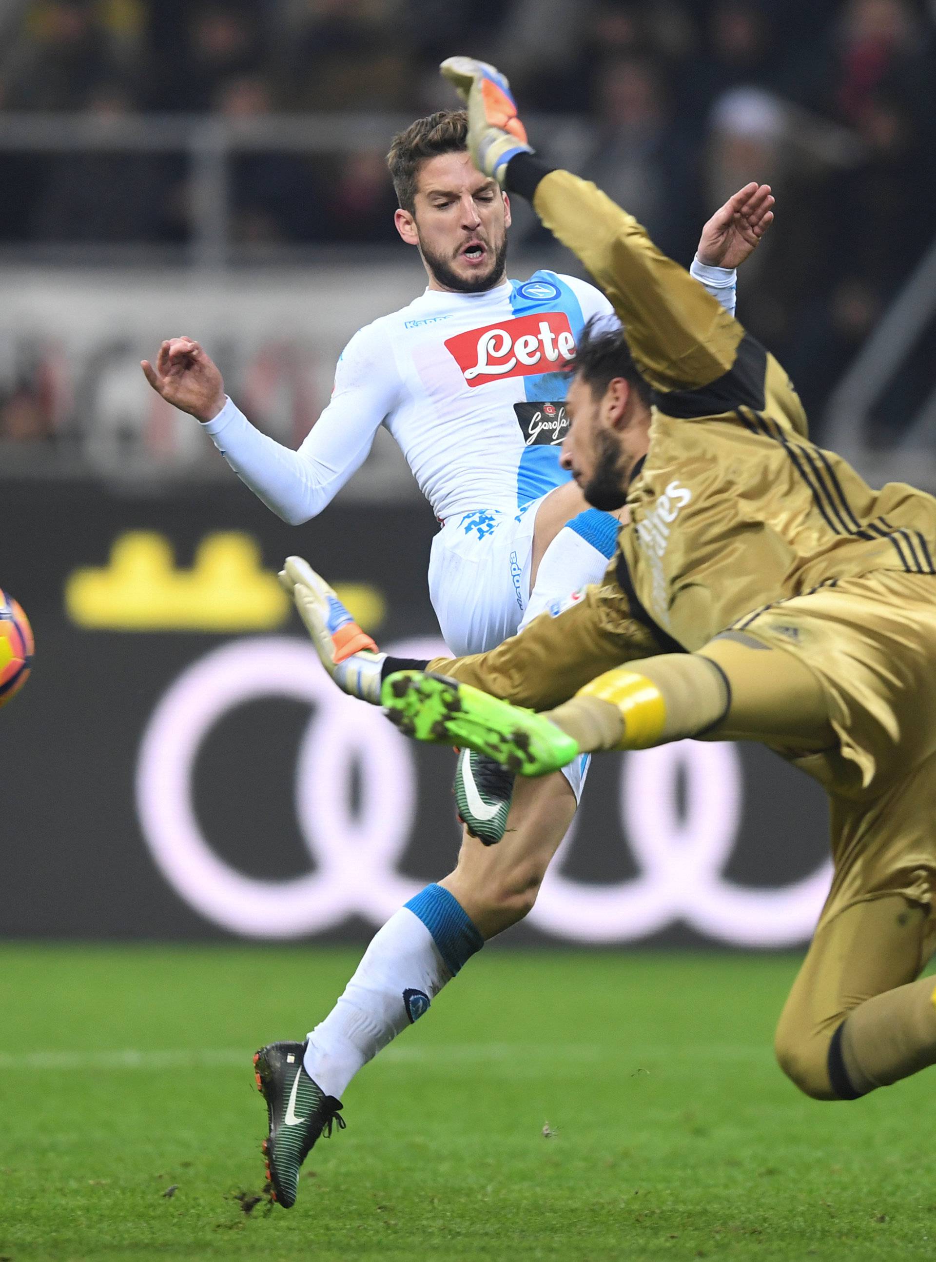 Football Soccer - AC Milan v Napoli - Italian Serie A