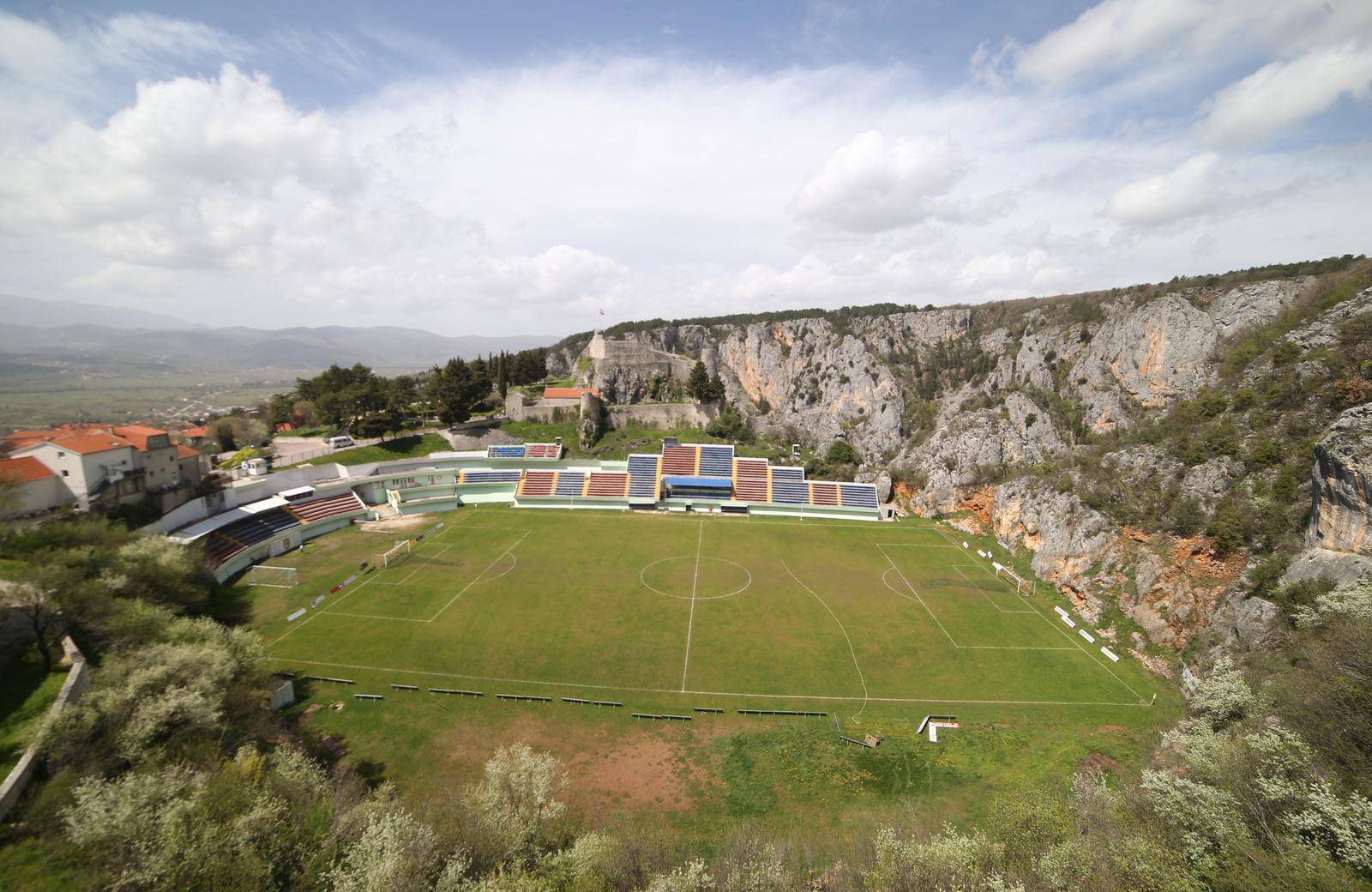 Imotski: Stadion Gospin dolac