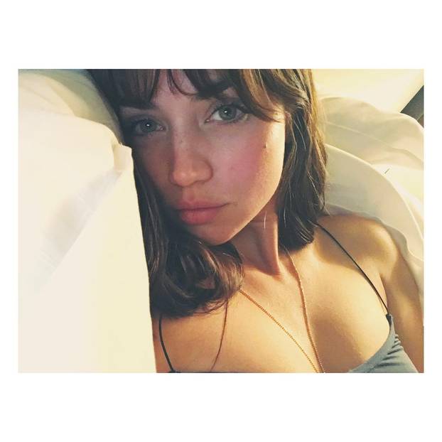 FOTO Zvijezda Hollywooda je zavirila u garažu Ferrarija. A mehaničari u njezin dekolte