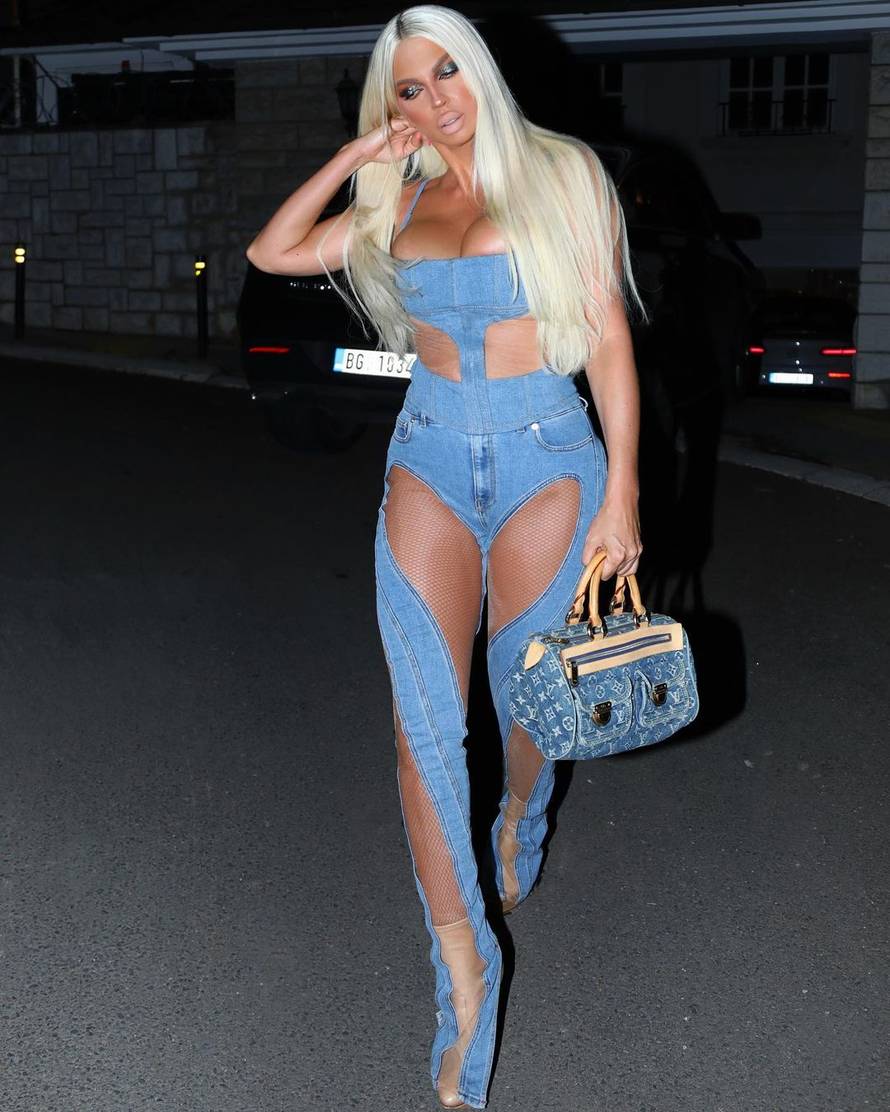 Nakon Karleušinih seksi fotki  mnoge šokirao video s nastupa: 'A gdje ti je sad Photoshop?'