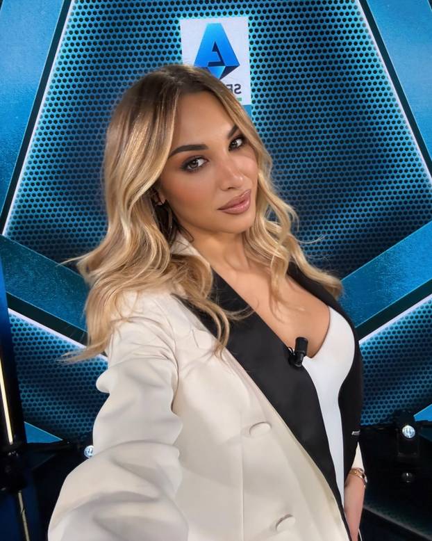 FOTO Talijanska voditeljica je konkurencija Diletti Leotti pred kamerama! Bila je i misica...