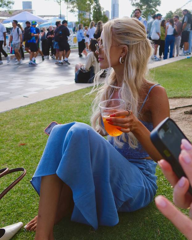 FOTO Zamamna plavuša plijeni pozornost gdje god se pojavi! Surađivala je i s Netflixom