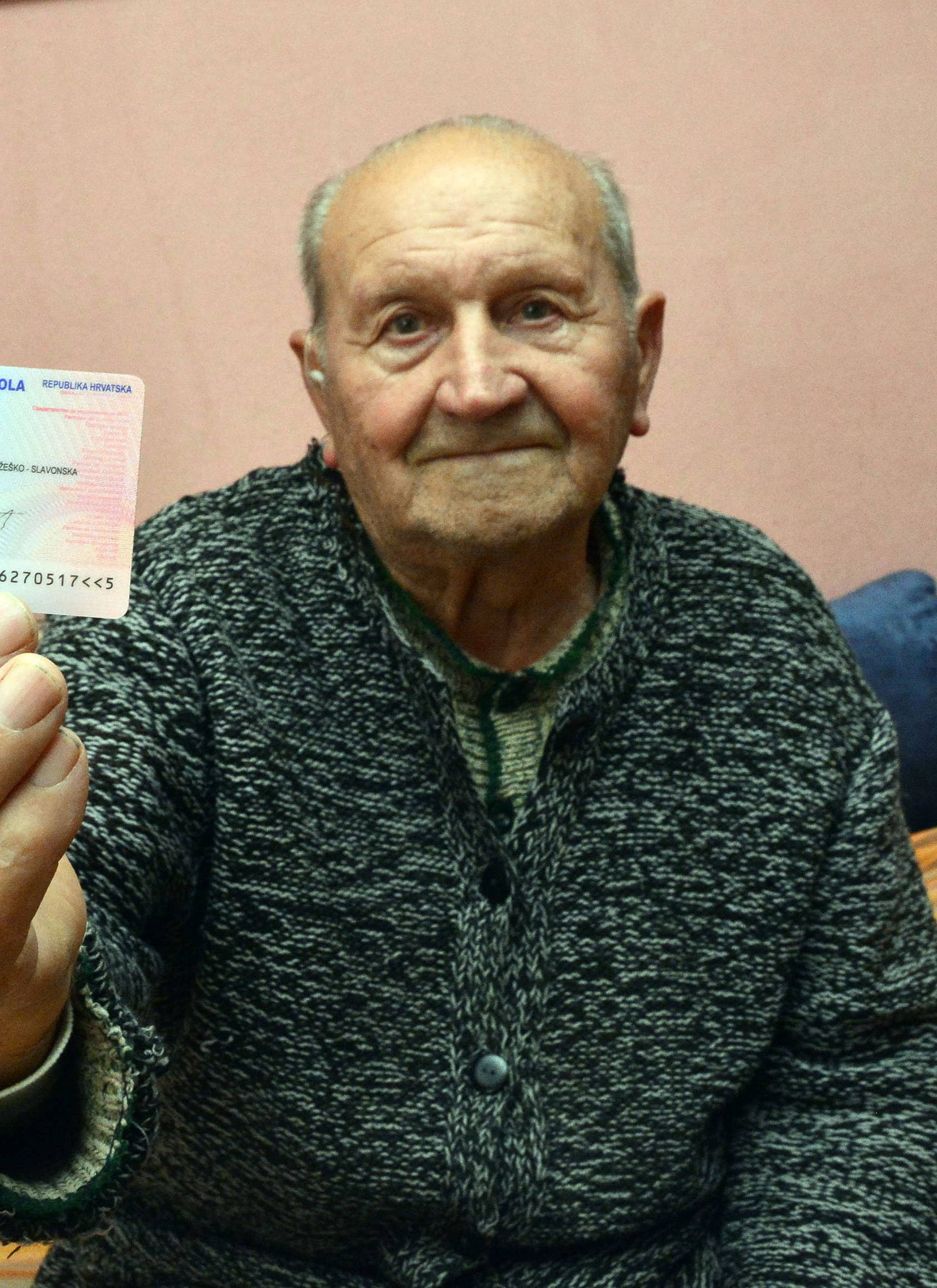 Adam (91): Vozim auto svaki dan i sanjam o reformi školstva