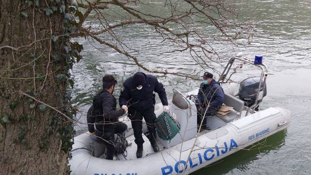 Policija spasila migrante: Bili su na otoku na Uni, pothlađeni