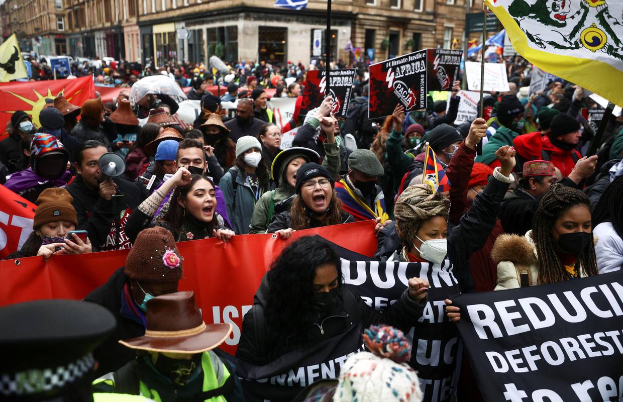 Tisuće prosvjednika okupilo se u blizini konferencije u Glasgowu