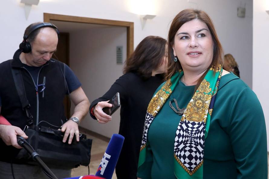 Zagreb: Ministrica Å½alac o Mercedesu koji je, kako tvrdi, od njenih roditelja