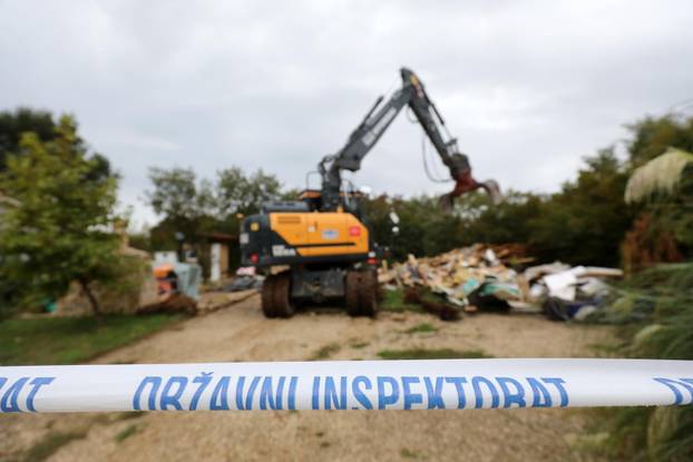 Barbariga: Rušenje bespravno sagrađenih objekata