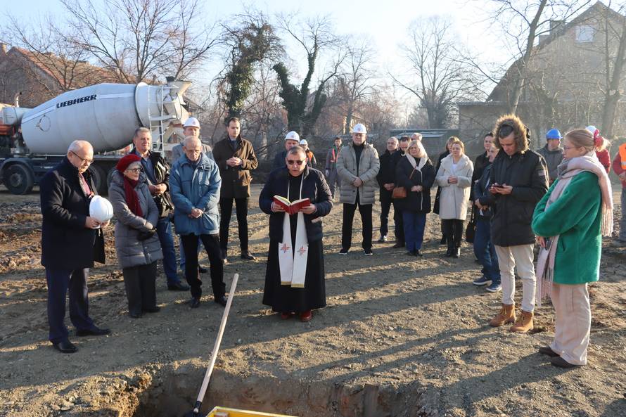 FOTO Počinje izgradnja Centra za starije u Slavonskom Brodu