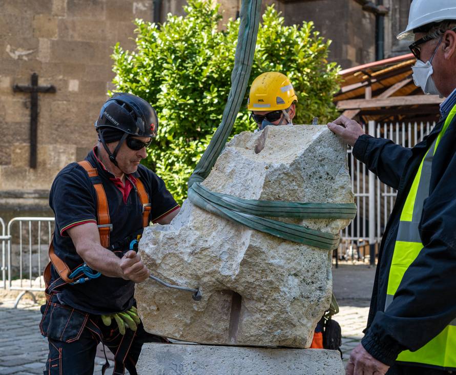 Opasne tornjeve Zagrebačke katedrale rušit će dinamitom