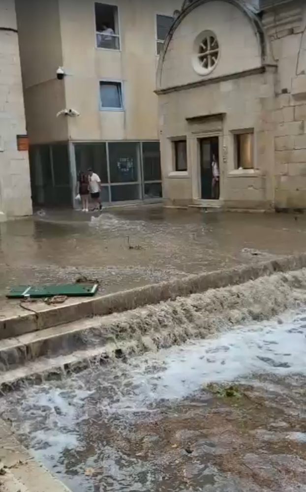 FOTO Split kao nakon tornada! Ovo je prognoza za danas: Za tri regije upalili alarm zbog oluje