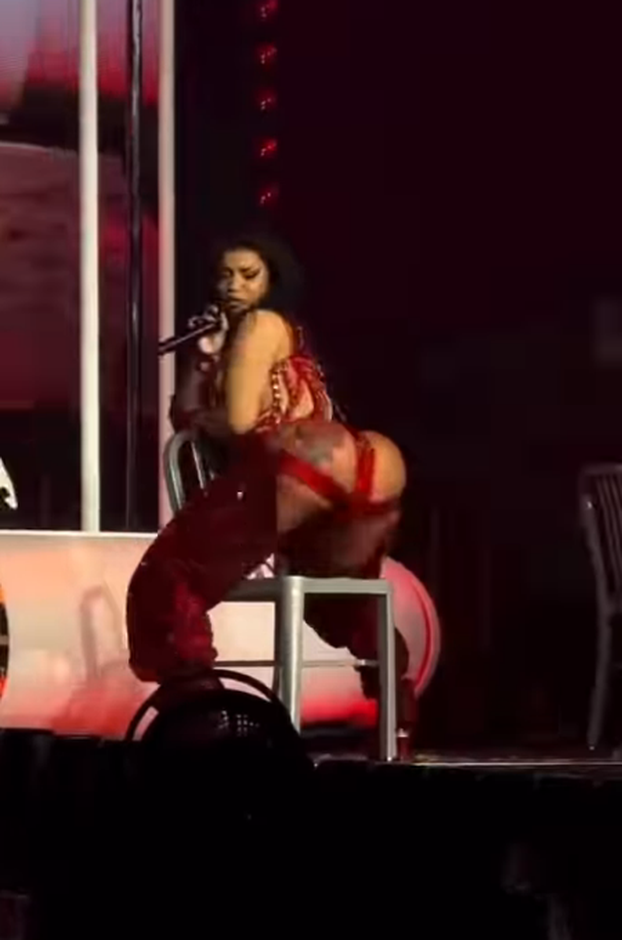 FOTO Guza na izvol'te! Cardi B mrdala golom stražnjicom, teško je skrenuti pogled...