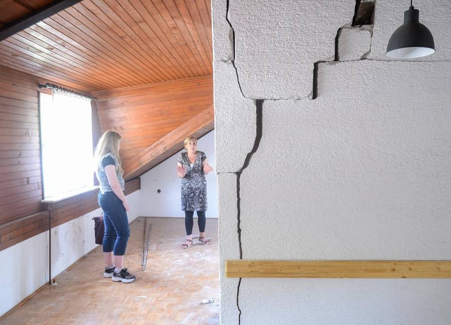 "Kako ću s bolesnim roditeljima u kontejner?! Potres nam je sve srušio, ostali smo bez ičega"