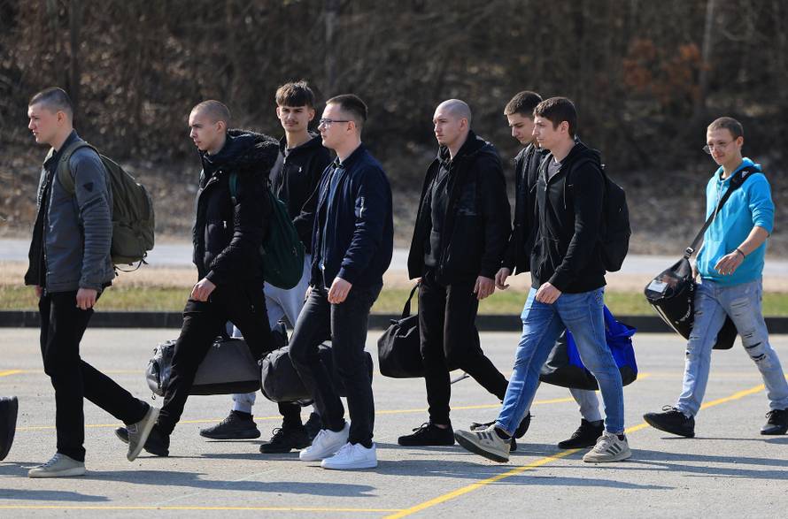 Ministar Anušić i general Kundid na prvom danu TVO-a na Slunju