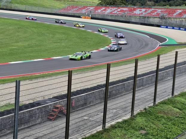 FOTO 24sata na utrci u Italiji. Pogledajte spektakl s hrvatskim vozačem za volanom Huracana