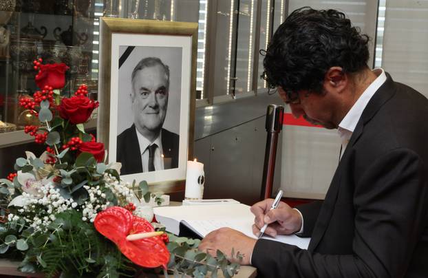 Split: Komemorcija za Juricu Gizdića, novinara i Hajdukovog kroničara