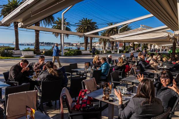 Sunčano jutro na Rivi u Splitu