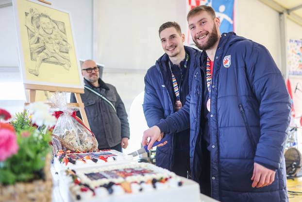 Do?ek bron?anih rukometaša Raužana i Kuzmanovi?a u Brckovljanima