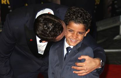 Ponosni tata: Ronaldov sin je prava zvijezda crvenog tepiha
