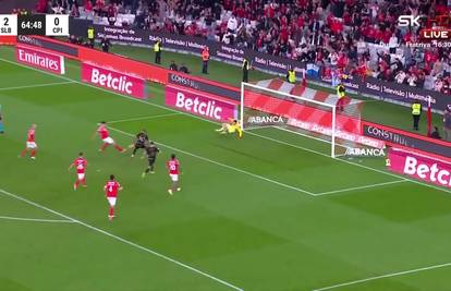 VIDEO Benfica je zabila autogol sezone! Komentator prasnuo u smijeh: 'Ma je li ovo moguće?'